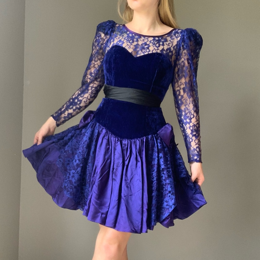 Vintage 80s Notorious gothic Lolita velvet and lace babydoll dress, Size 0